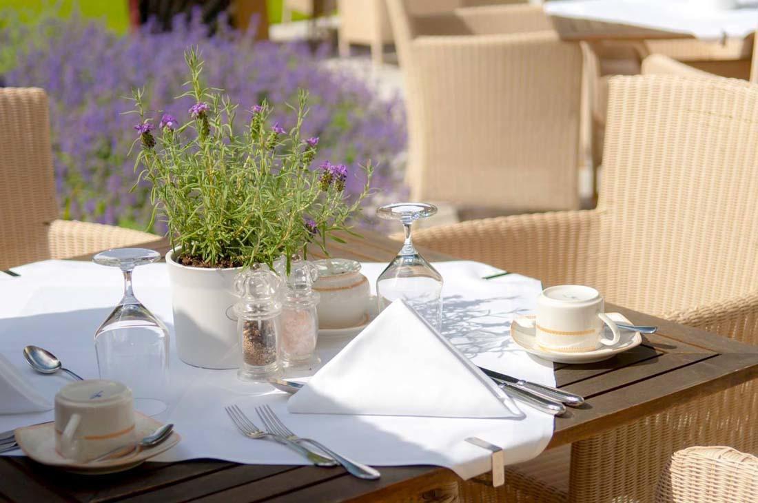 Grand Hotel Binz Extérieur photo A table set for fine dining