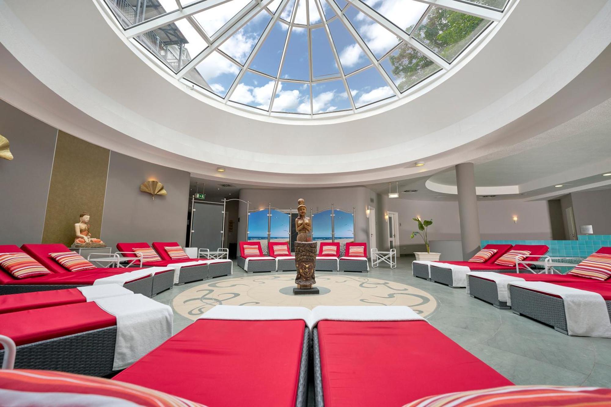 Grand Hotel Binz Extérieur photo The spa at the Hotel