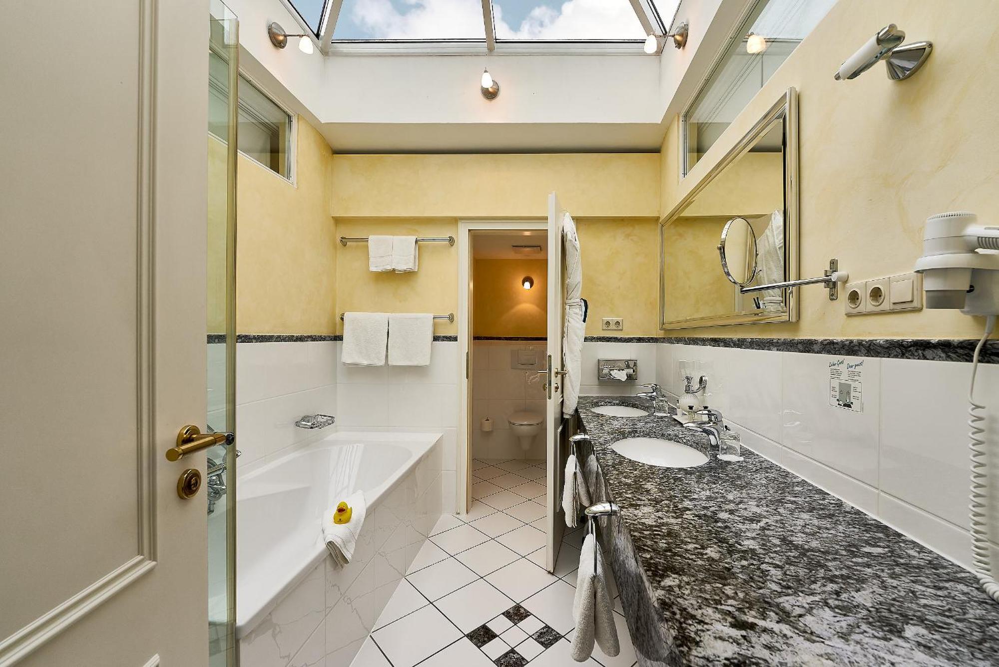 Grand Hotel Binz Extérieur photo Bathroom