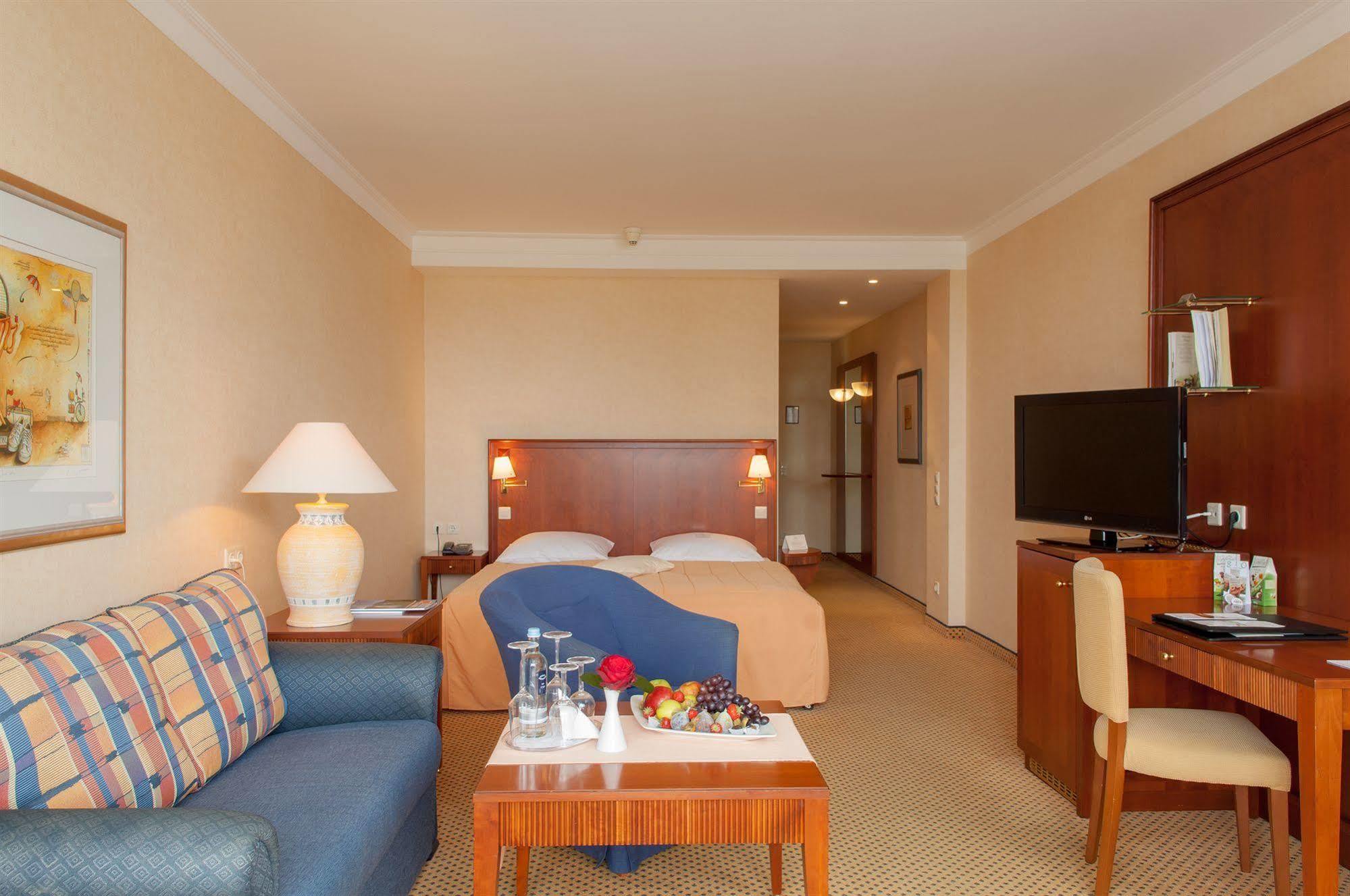 Grand Hotel Binz Extérieur photo A typical hotel room