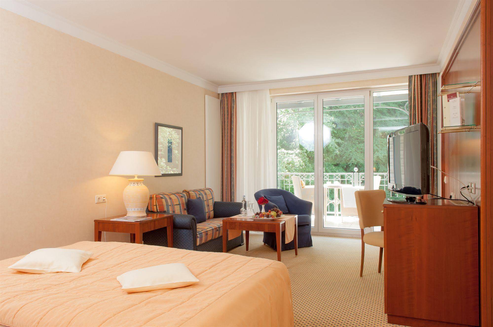 Grand Hotel Binz Extérieur photo A typical hotel room